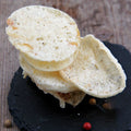 Glutenfreie gepuffte High Protein Chips mit Pfeffer- und Meersalzaroma
