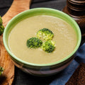 Sopa de brócolos rica em proteínas e sem glúten